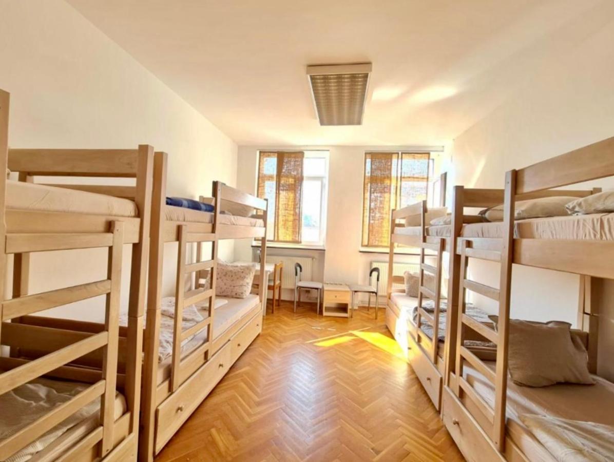 Bishnu Hostel Загреб Экстерьер фото